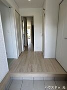 ■□■玄関■□■一日の始まりに「いってきます」と背中を押され、疲れて帰った日に「おかえりなさい」と温かく迎えられる、家族にとって最も大切な場所です。