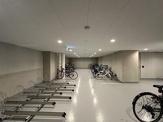 《駐輪場》