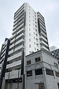 外観:札幌の中心部に部に位置するレジデンス。オフィスビルと商業施設が豊富なこのエリアは、豊かな生活を後押しします。 外観:札幌の中心部に部に位置するレジデンス。オフィスビルと商業施設が豊富なこのエリアは、豊かな生活を後押しします。
