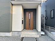 インターホン・照明・ポストのセットです。
