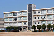 鳩里小学校