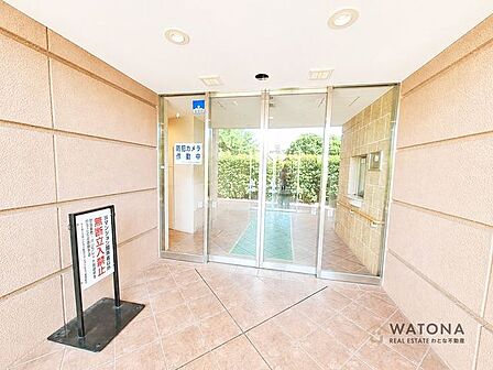▼南西・東南の角部屋につき圧迫感が少なく通風環境も良好!▼約55m2の広々としたタイル貼のテラス付です♪▼全室6帖以上、別途17.4帖のリビングお隣にはコンサバトリー付です!▼7帖の主寝室にはWIC…