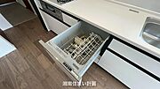 忙しい朝や、のんびり過ごしたい夕食後のお皿洗いに役立つ設備です