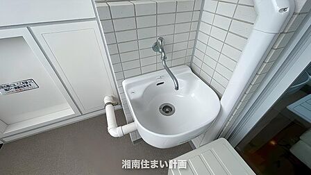バルコニーには、スロップシンクを完備。お子様の靴や衣類の手洗いなど、洗って干しての動線がスムーズになる強い味方です♪