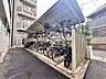その他：敷地内に屋根付きの駐輪場があるので悪天候でも安心です、住居者専用なので防犯面も安心してご利用いただけます。空き状況はお気軽にご確認ください。