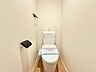 トイレ：1階と2階の2箇所に配置された便利なトイレ仕様。朝の混雑する時間帯もスムーズ利用でき、高機能な温水洗浄便座や節水型トイレがご家族の快適で安心な暮らしを支えます。