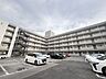 駐車場：平面駐車場は、車の出し入れがスムーズで、車高や重量の制限がない、維持管理コストが低い、など多くのメリットがあり、大型車を頻繁に使う方や、運転が苦手な方、荷物の出し入れが多い方にとって使いやすいです。