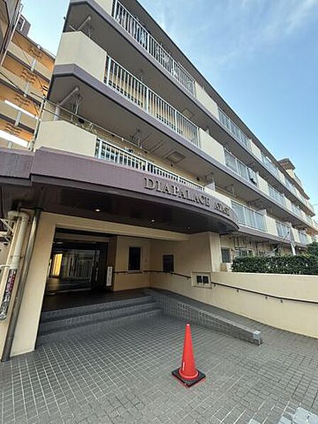 正面玄関であるエントランスは、マンションにおいては訪問者が最初に訪れる部分でもあり、第一印象を決める顔ともいえる場所です。日々の生活をイメージしながら設備や使いやすさをチェックしましょう。