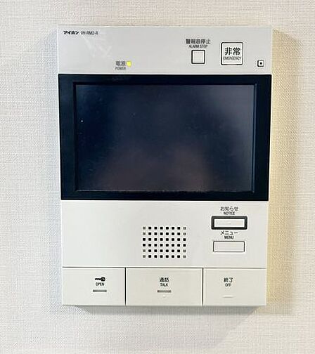 モニター付きインターホンは訪問者の顔が見えて安心安全!留守中の来訪者画像をモニター親機に自動で録画・保存できる録画機能を内蔵。帰宅後、モニター画面で確認できます。
