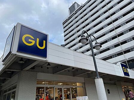 ジーユー西葛西店 徒歩10分。 750m