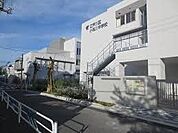 江戸川区立小松川中学校まで徒歩20分。教育施設が身近に揃う環境は、お子様の通学負担を軽減し、子育て世帯にも嬉しい住環境です。 1590m