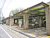茅ヶ崎市立図書館（138m）
