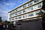 平塚市立松延小学校（347m）