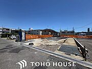 整然とした空間演出、オーナー様にとって快適な理想の暮らしの実現は家のみの拘りではなく、そこで暮らす方々にとって素敵な環境であることも挙げられると思います。四季折々の変化が奏でる鼓動を楽しんで下さい。