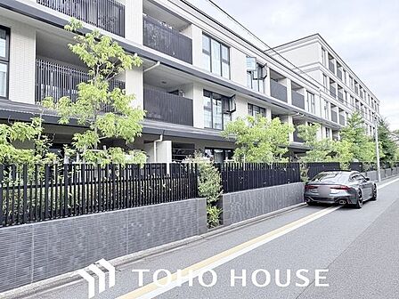 建物に対して高い耐震性・耐久力に基づく信頼こそが、まずは快適な住まいの大前提。長年の経験と試行錯誤から生まれた様々な技術が、堅牢なすまいづくりを実現します。