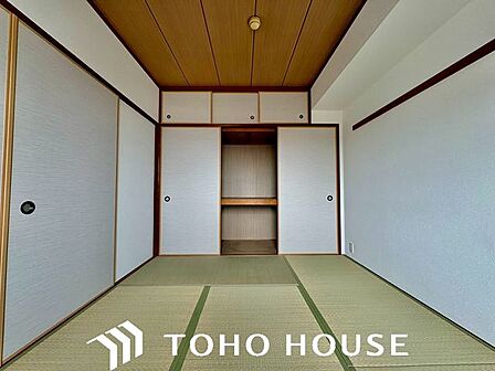 寛ぎの和空間や客間としての使い方は勿論、赤ちゃんや小さなお子様を遊ばせるスペースとしても重宝する和室は、多種多様な使い方が出来るので未だ廃れることのない日本の文化と言えますね。