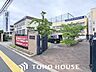 周辺：近畿情報高等専修学校 徒歩13分。 980m