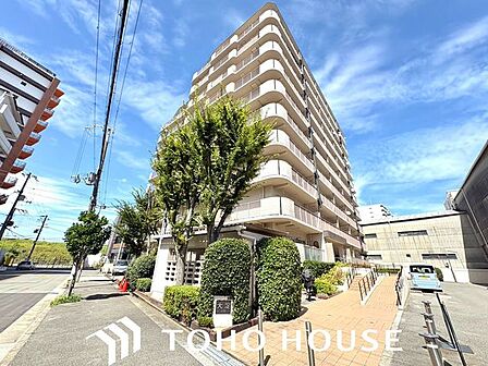 主流となりつつある外壁サイディングは、雨で汚れを落とす効果もあり、お住まいの美観を保つ効果は永く住まううえで重宝する筈です。定期的に高圧洗浄でセルフメンテナンスをするのも長持ちの秘訣。
