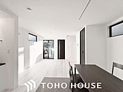 【リビング】忙しく過ぎゆく日常を置き去るほど、ゆったりした時間が流れるリビングで、家族の絆を深めてください。