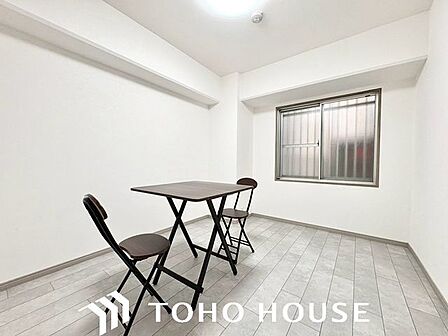 大きな窓からたっぷりと陽光が注がれる明るい空間。家族の成長に対応できる永住仕様の間取り。一日の疲れをいやしてくれる主寝室。時を忘れて過ごす場所として過ごせるお部屋。