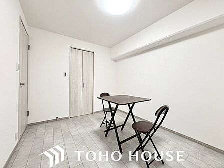 各お部屋を最大限広く使って頂ける様、全居住スペースに収納を完備しております。プライベートルームはゆったりと快適に。