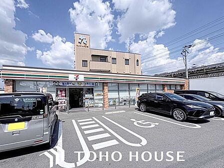 セブンイレブン茨木田中町店 徒歩7分。 550m