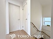 ～Corridor～住まわれる人たちが一つの空間の中で行き交う廊下、階段などのアクセス動線も大切な居住空間のひとつとなり、光や風が舞い込みそんな箇所も見どころある空間となっております♪