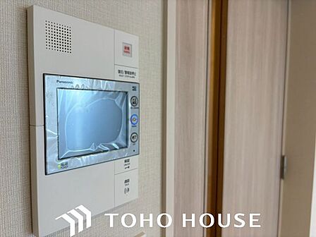 「見える安心」をカタチにしました。 誰が来てもわかる様にモニター付きインターホンを設置。快適と安らぎを合わせた優しい設計。外出時にも便利な録画機能を標準完備。