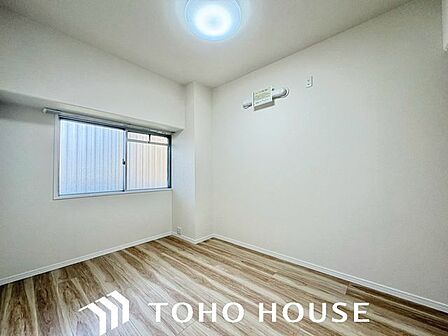 心と体をゆったりと安らげる主寝室。寝室のゆとりが大きい分だけ、暮らしの安らぎは深まります。一日の疲れを癒すだけでなく、ご夫婦の親密な語らいを紡ぎ出します。