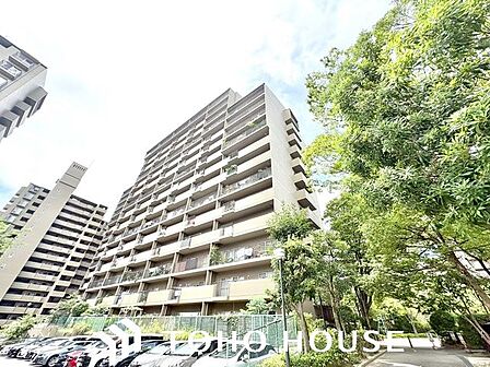 大切な時間を共に過ごすのは、「家族」も「お住まい」も同じです。時代が経っても変わらない居住性の高さと、いつまでも色褪せず住む毎に親しみ深くなるデザイン。