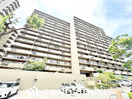 住む人を映し出す洗練された佇まいは、いつまでも輝き続けながらいつしか街の風景に溶け込んでいきます。
