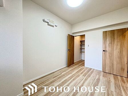 たっぷりと荷物が入るよう、ウォークインクローゼットを完備いたしました。画像と現地では大きさ、広さの感覚が違います。是非、ご自分の目で確かめてください。