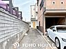 駐車場：ゆとりある広さを確保した駐車スペース。ご家族用とセカンドカーの2台持ちはもちろん、来客時や将来お車が増えた際にも安心の広さです。前面道路からの入出庫もしやすい設計になっています。