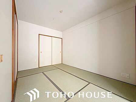 和室は有るだけでも落ち着く空間ですが、 「家族団らん」 「来客時の客間」 等々多目的なスペースとして活用出来る便利な空間です。