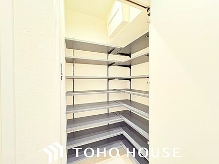 各部屋に必要な量の収納があるか、高さ・奥行きは適度で、活用しやすいものになっているか。 “量”だけでなく、”位置”によっても変わる「収納力」を子どもの成長も加味して確認しよう。