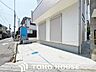 駐車場：前面道路からの見通しが良く、お車の出し入れがスムーズに行える駐車スペース。ゆとりある設計のため、日々の送り迎えや荷物の積み下ろしも快適に行うことができ、ゆとりある暮らしをサポートします。
