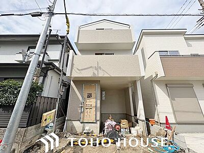 外観:周囲の建物との間隔や配置に配慮されており、優れた陽当りや開放感を期待させる外観。各住戸への採光を遮りにくい設計がなされており、快適な居住性を外側からもしっかりと実感できる物件です。 外観:周囲の建物との間隔や配置に配慮されており、優れた陽当りや開放感を期待させる外観。各住戸への採光を遮りにくい設計がなされており、快適な居住性を外側からもしっかりと実感できる物件です。