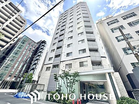 通風・採光にも優れ、心地よい光と風があふれています。 贅沢といえるほどの豊かな居住性と、プライドを満たすクオリティが見事に調和した住空間。マンションでなければ体感できないひとときをご体感頂ける筈です。