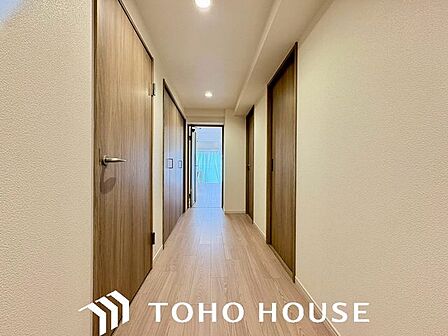 一つ屋根の下にそれぞれの暮らしがある。お部屋ぐらいは自分の価値観で自由にしたい。だからこそ、そのベースはシンプルであるべきだと思う。なぜなら、時の流れで人の好みは変わっていくものだから。