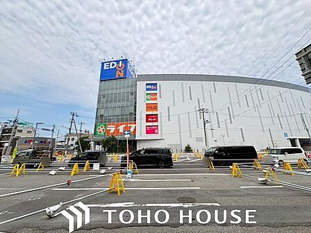 ライフ三国橋店 徒歩8分。 570m