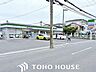 周辺：ファミリーマート門真三ツ島六丁目店 徒歩6分。ちょっとしたお買い物はファミリーマートで。現地から徒歩5分です。 440m