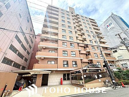 住む人を映し出す洗練された佇まいは、いつまでも輝き続けながらいつしか街の風景に溶け込んでいきます。