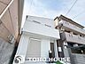 外観：家族の温かさと陽光の暖かさ、楽しい毎日と明るい未来を予感させる「空間が織り成すひとつ先の住み心地」を演出します。是非一度、ご自身にて御覧ください。
