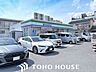 周辺：ファミリーマート豊中上津島店 徒歩4分。 300m