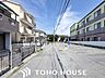 その他：前面道路は交通量が少なく、子育て世代のご家族様も安心して日常生活を送れます。（前面道路西側より撮影）