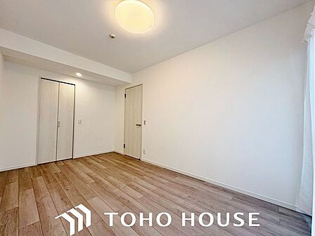 子ども部屋、書斎、あるいはゲストルームなど、ご家族のライフスタイル変化に合わせて多目的に使える洋室。無駄のないシンプルな形状だからこそ、用途を選ばずフレキシブルに活用可能です。