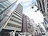 外観：重厚感溢れるエントランスは、マンションの一つの特徴でもあります。その穏やかな佇まいに、訪れる方々は圧倒されるはず。オーナーとしてのステータスと市内アクセスの利便性を貴方の手に。