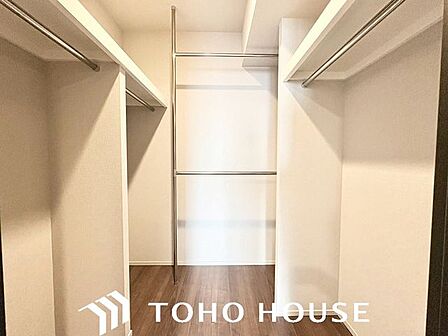 たっぷりと荷物が入るよう、ウォークインクローゼットを完備いたしました。画像と現地では大きさ、広さの感覚が違います。是非、ご自分の目で確かめてください。