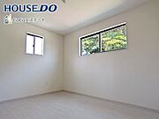 □■洋室■□6帖の洋室です♪光が取り込みやすい2面採光のお部屋です。日当たり・風通し良好です♪