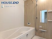 □■ユニットバス■□足を伸ばして寛げる浴槽♪浴槽にゆとりがあり、ゆったりと入浴できます。洗い場も広いので、お子様と一緒に快適に入浴できますね。
